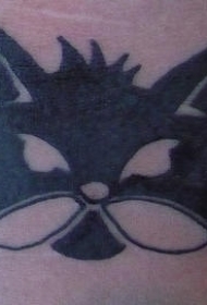 简约的黑白猫纹身图案