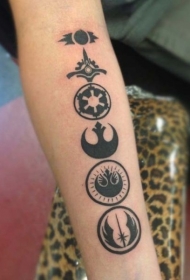 小臂黑色各种星战标志纹身图案