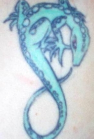 蓝色蜥蜴组成的无限符号纹身图案