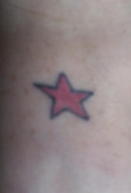 黑色线条小红星纹身图案