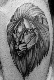 大腿黑色的个性狮子头纹身图案