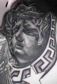 颈部黑灰悲伤的美杜莎雕像纹身图案