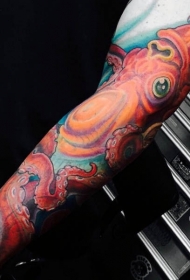 手臂卡通般的彩色鱿鱼纹身图案