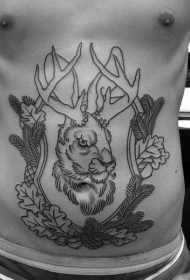 腹部黑色线条鹿头与叶子纹身图案