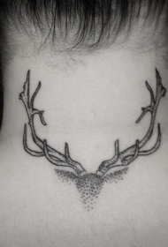 颈部简单的黑色鹿角纹身图案