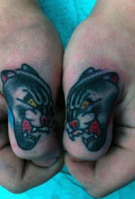 手指彩色的黑豹纹身图案