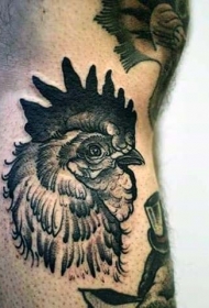 小腿黑白公鸡头部纹身图案