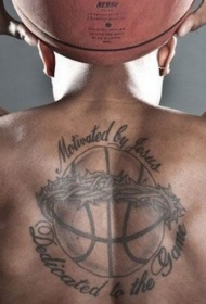 背部黑色藤蔓和字母纪念篮球纹身图案