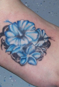 蓝色的木槿花脚背纹身图案