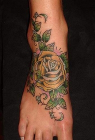 脚背黄色玫瑰经典纹身图案