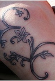 花朵与藤蔓纹身图案