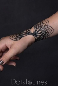 手腕优雅的黑色线条梵花纹身图案