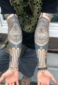 部落风格手臂纹身图案