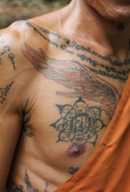 胸部神圣的佛教字符纹身图案