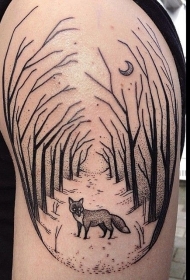 手臂简单的黑色点刺狐狸和森林纹身图案