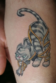 灰色的猫和绳子纹身图案