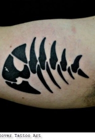 大臂内侧黑色部落鱼骨架纹身图案