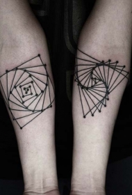 手臂催眠式的黑色几何纹身图案