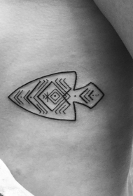 侧肋简单的黑色线条部落鱼纹身图案