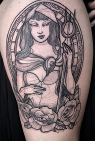 大腿简单的黑白幻想女人和花朵纹身图案