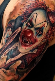 手臂恐怖的彩色血腥小丑怪物纹身图案