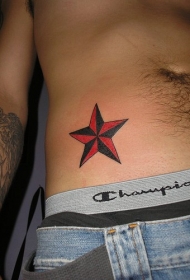 腹部黑色和红色的星星纹身图案