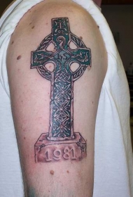 凯尔特结与十字架纪念纹身图案