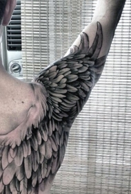 肩部黑白翅肩个性纹身图案