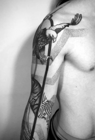 大臂黑白点刺线与老鹰纹身图案
