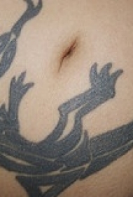 黑色部落蜥蜴腹部纹身图案