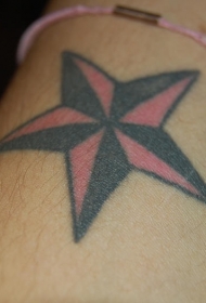 黑色和红色五角星纹身图案