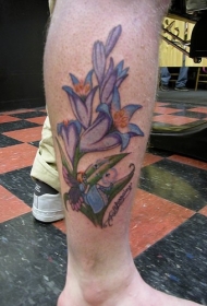 小腿淡蓝色花朵纹身图案