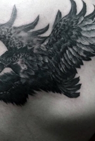 背部华丽的黑色鹰纹身图案