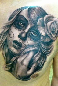 胸部死亡女郎和玫瑰纹身图案