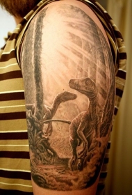 大臂非常逼真的森林和恐龙纹身图案