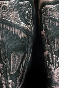 手臂写实逼真的咆哮恐龙纹身图案