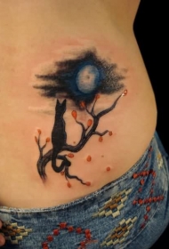 午夜月光和树上的猫纹身图案
