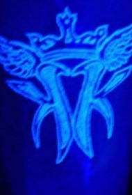 皇冠翅膀荧光纹身图案