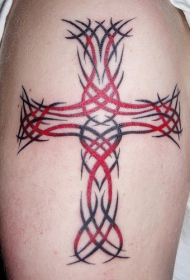 红色和黑色的十字架纹身图案