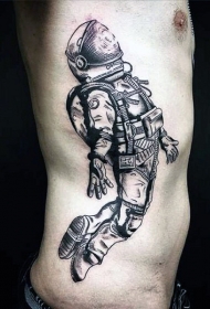 侧肋漂亮的宇航员人像纹身图案