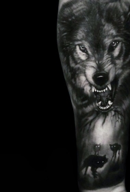 手臂惊人的黑白神秘狼群纹身图案