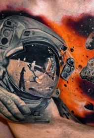 胸部写实的宇航员在月球上纹身图案