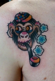 胸部彩色卡通黑猩猩与烟管纹身图案