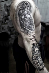 手臂印象深刻的黑白各种幻想战士纹身图案