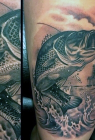 大腿非常逼真的黑灰大鱼与灯塔纹身图案