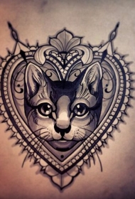 黑灰猫咪和心形纹身图案