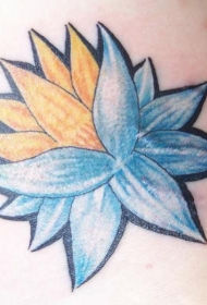 蓝色和黄色的莲花纹身图案