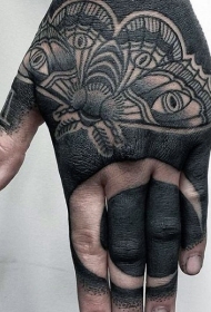 手背个性黑色飞蛾和月亮纹身纹身图案