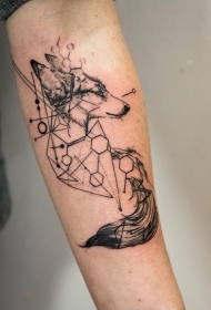 手臂黑色几何组合狐狸纹身图案