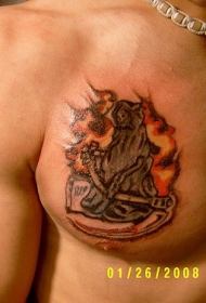 胸部火焰和死神纹身图案